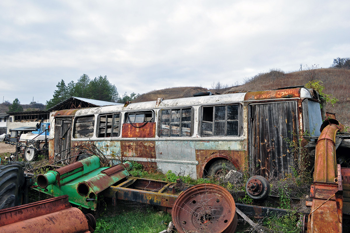 Harkiva, ZiU-5 № 614; Harkiva — Garages, sheds .. Harkiva, ZiU-5 № 614; Harkiva — Garages, sheds ..