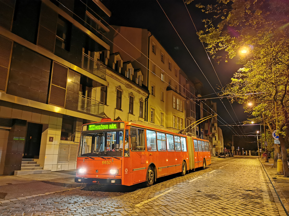 Братислава, Škoda 15Tr13/6M № 6637