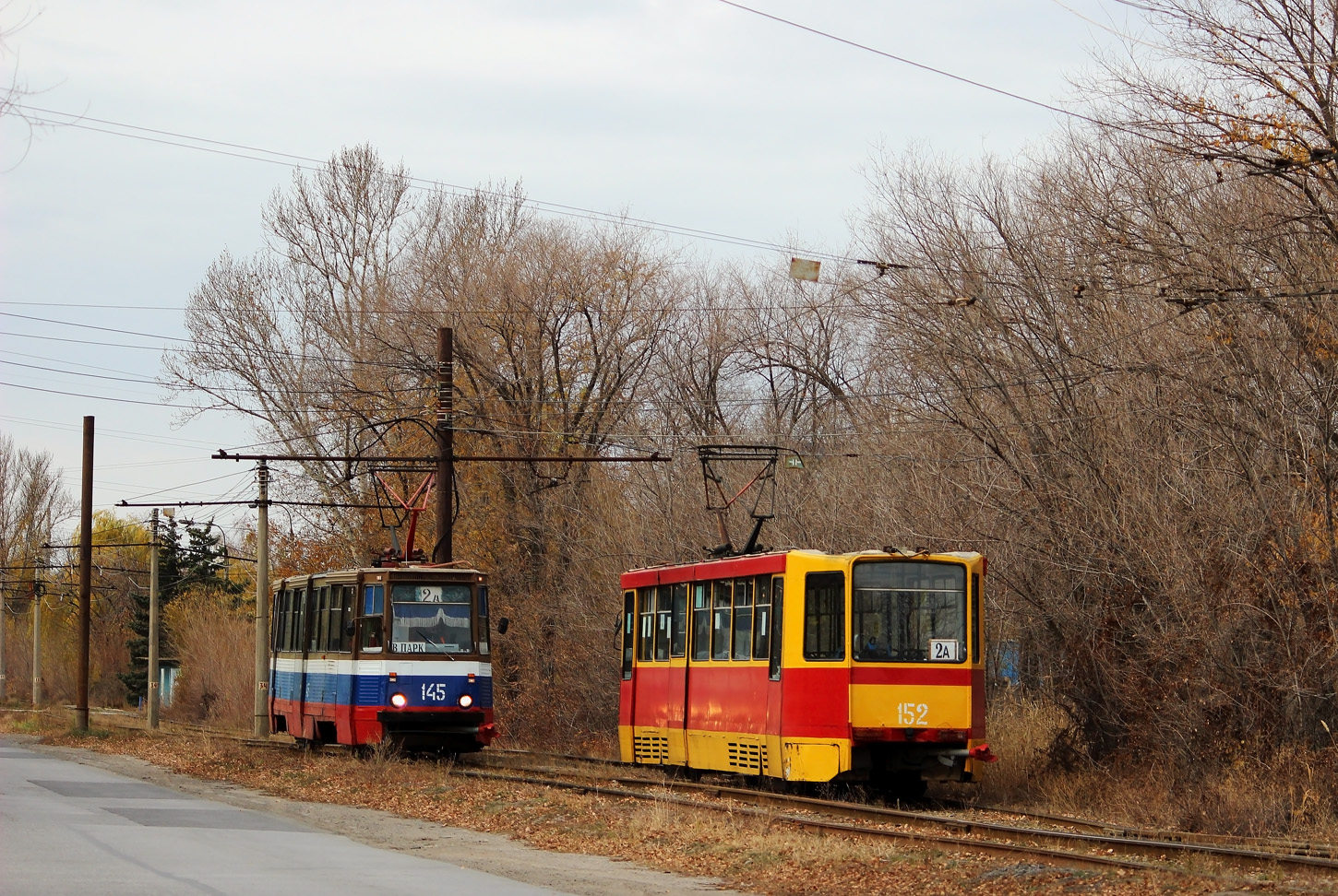 Волжский, 71-611 № 152; Волжский, 71-605 (КТМ-5М3) № 145 Волжский, 71-611 № 152; Волжский, 71-605 (КТМ-5М3) № 145