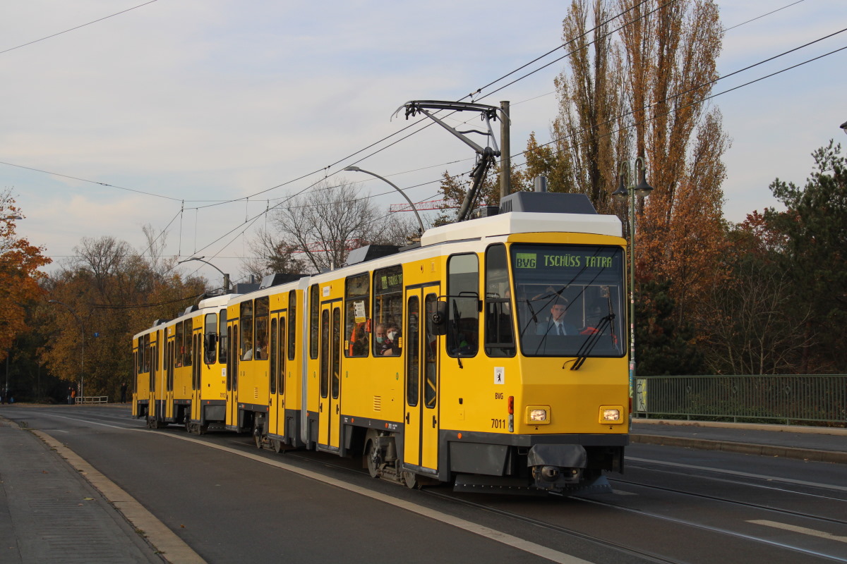 Berlin, Tatra KT4DtM Nr. 7011; Berlin — Eröffnung der Linie Adlershof-Schöneweide, offizieller Tatra-Abschied