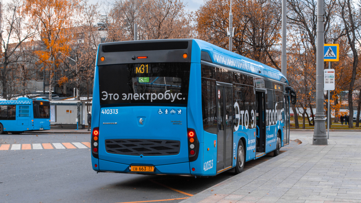 Moskau, KAMAZ-6282 Nr. 410313