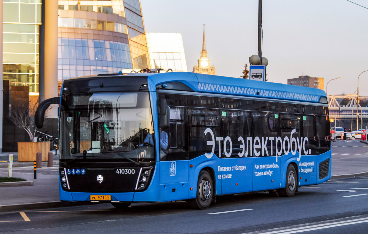 Moskau, KAMAZ-6282 Nr. 410300