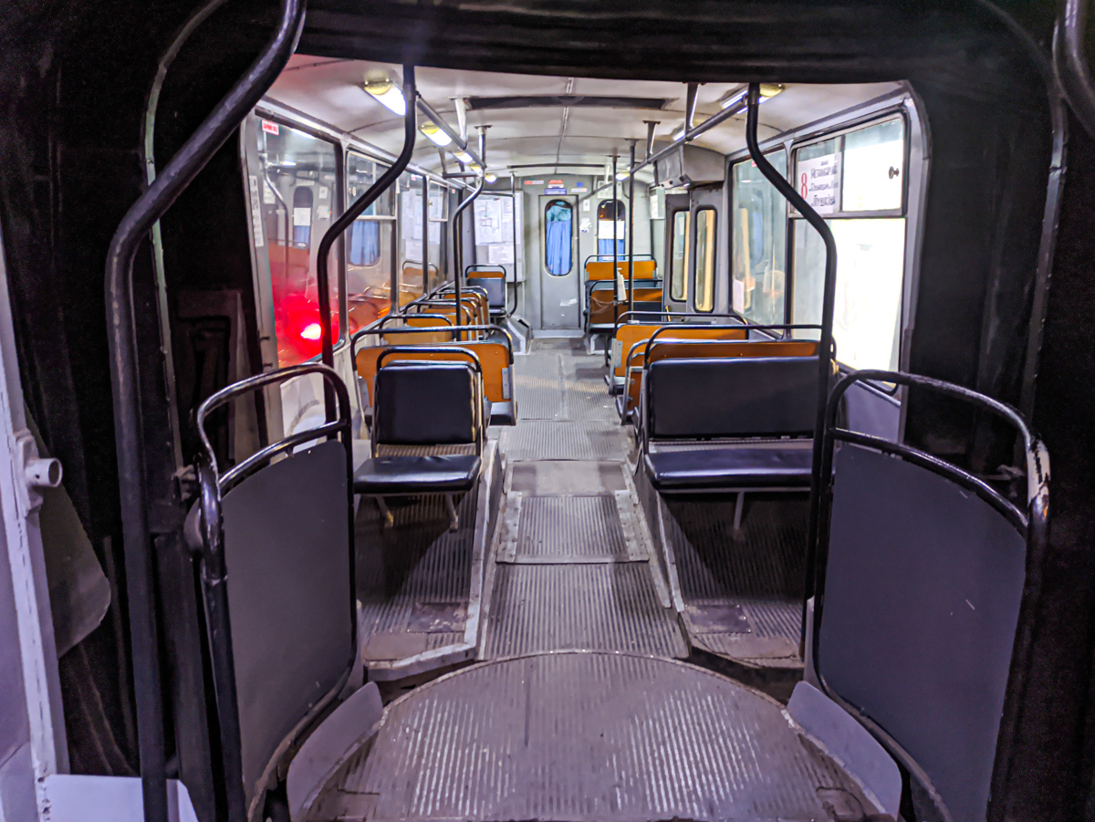 Dnipro, ZiU-683B [B00] č. 2011