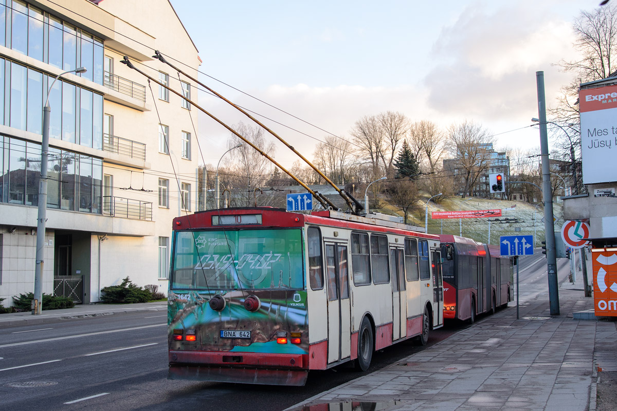 Вильнюс, Škoda 14Tr13/6 № 1642