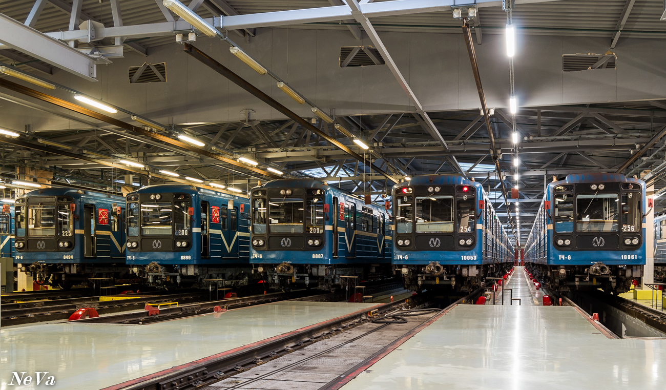 Sankt Petersburg, 81-717.5 (LVZ/VM) Nr. 10053; Sankt Petersburg, 81-717.5 (LVZ/VM) Nr. 10061