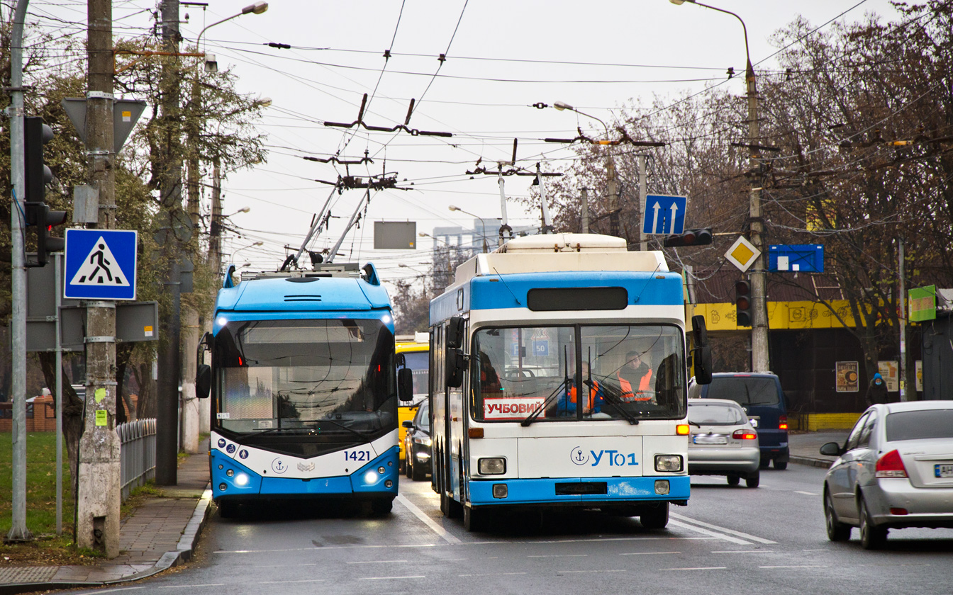 Маріуполь, АКСМ 321 (БКМ-Україна) № 1421; Маріуполь, MAN/Gräf & Stift 860 SL172HO № УТ01