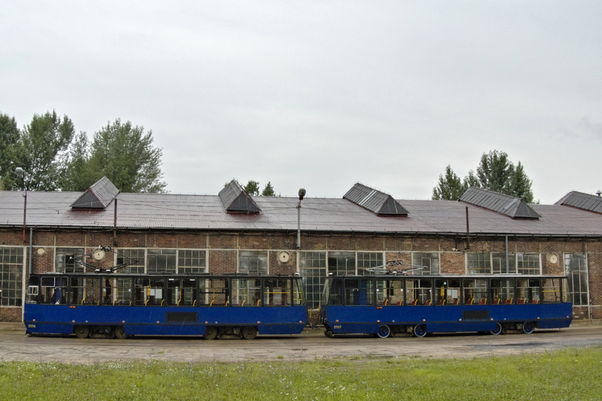 Вроцлав, Konstal 105Na № 2558; Вроцлав, Konstal 105Na № 2557