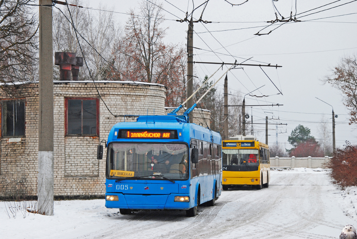 捷爾任斯克, SVARZ-6235.01 (BKM 32100M) # 005; 捷爾任斯克, ZiU-682G-016.02 # 074
