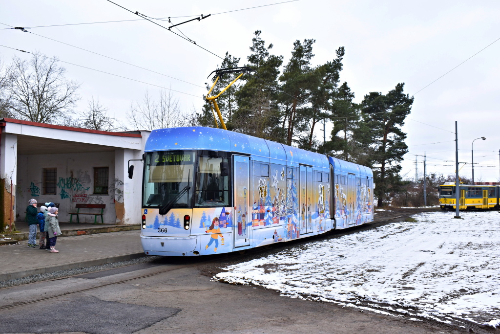 Пльзень, Vario LF2/2 IN № 366; Пльзень — Рождественский трамвай