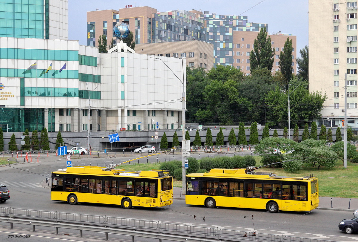 Киев, Богдан Т70117 № 2366; Киев, Богдан Т70110 № 3372