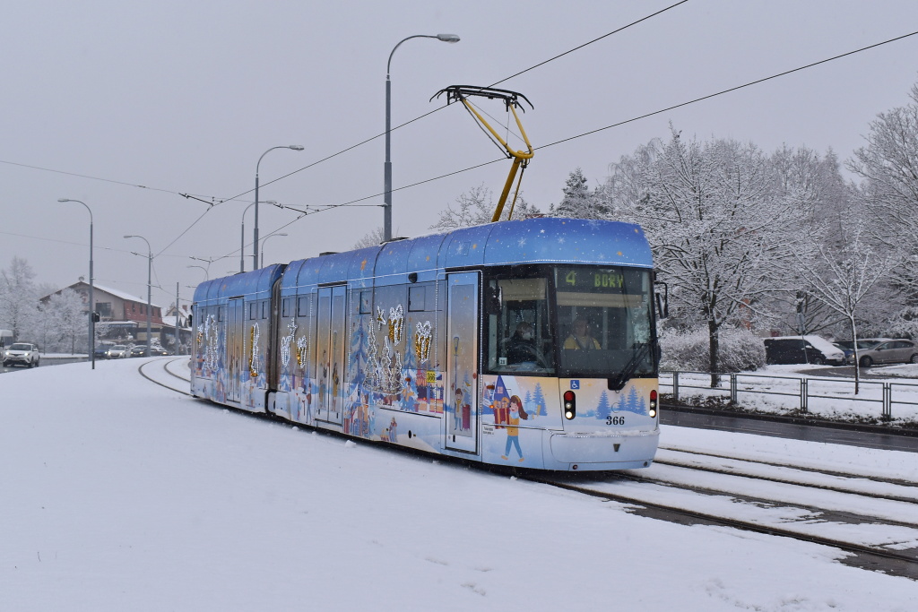 Пльзень, Vario LF2/2 IN № 366; Пльзень — Рождественский трамвай
