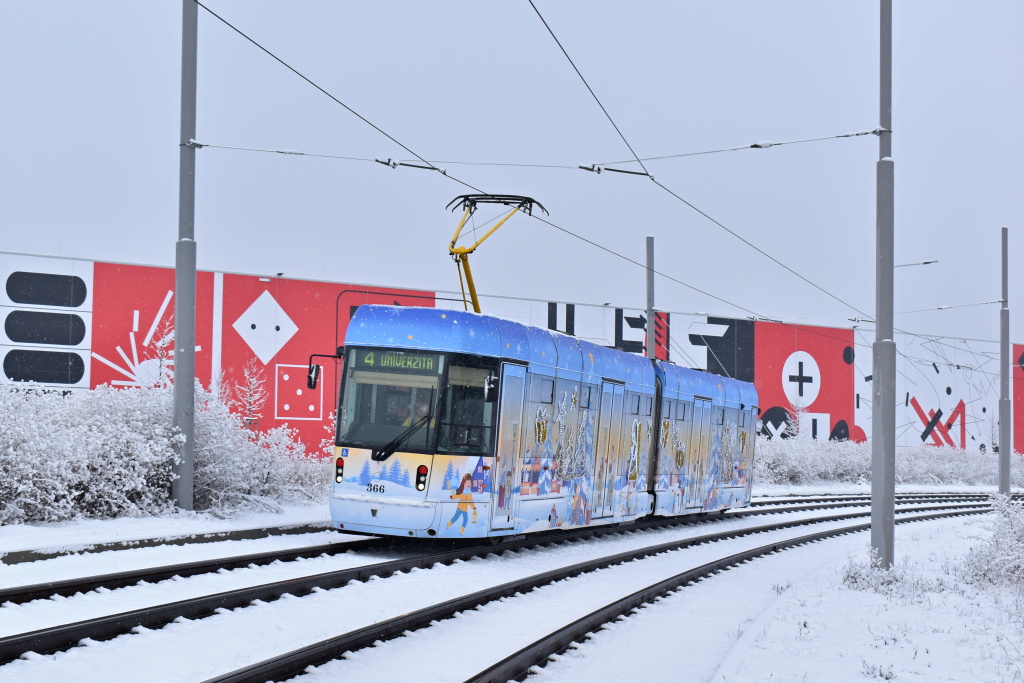 Пльзень, Vario LF2/2 IN № 366; Пльзень — Рождественский трамвай