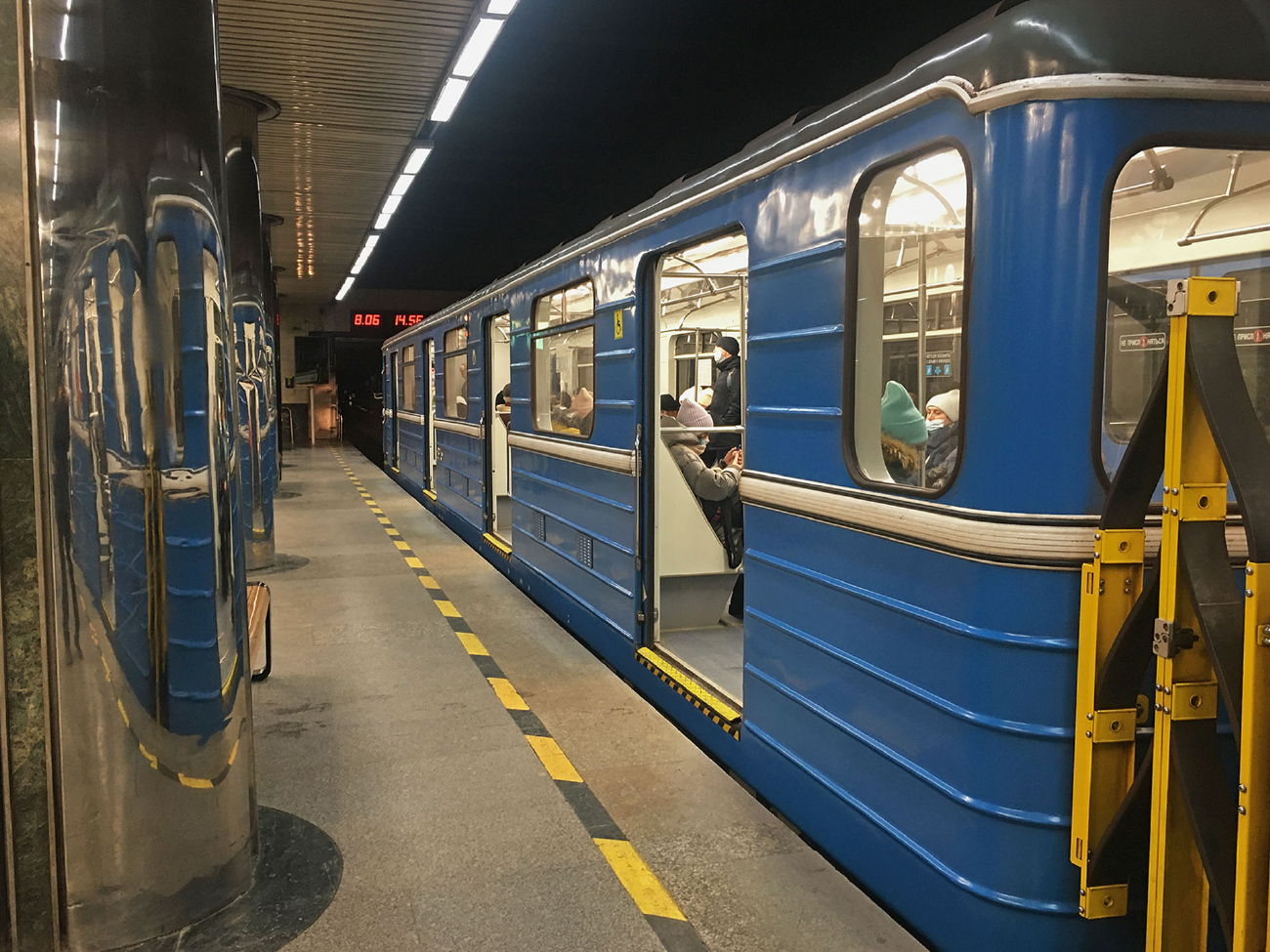 Екатеринбург, 81-717.5 (ЛВЗ/ВМ) № 8913