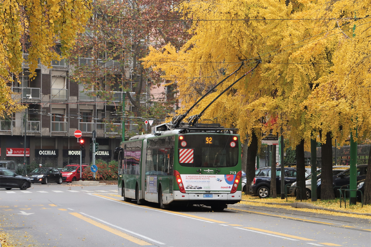 Милан, Van Hool AG 300T № 713
