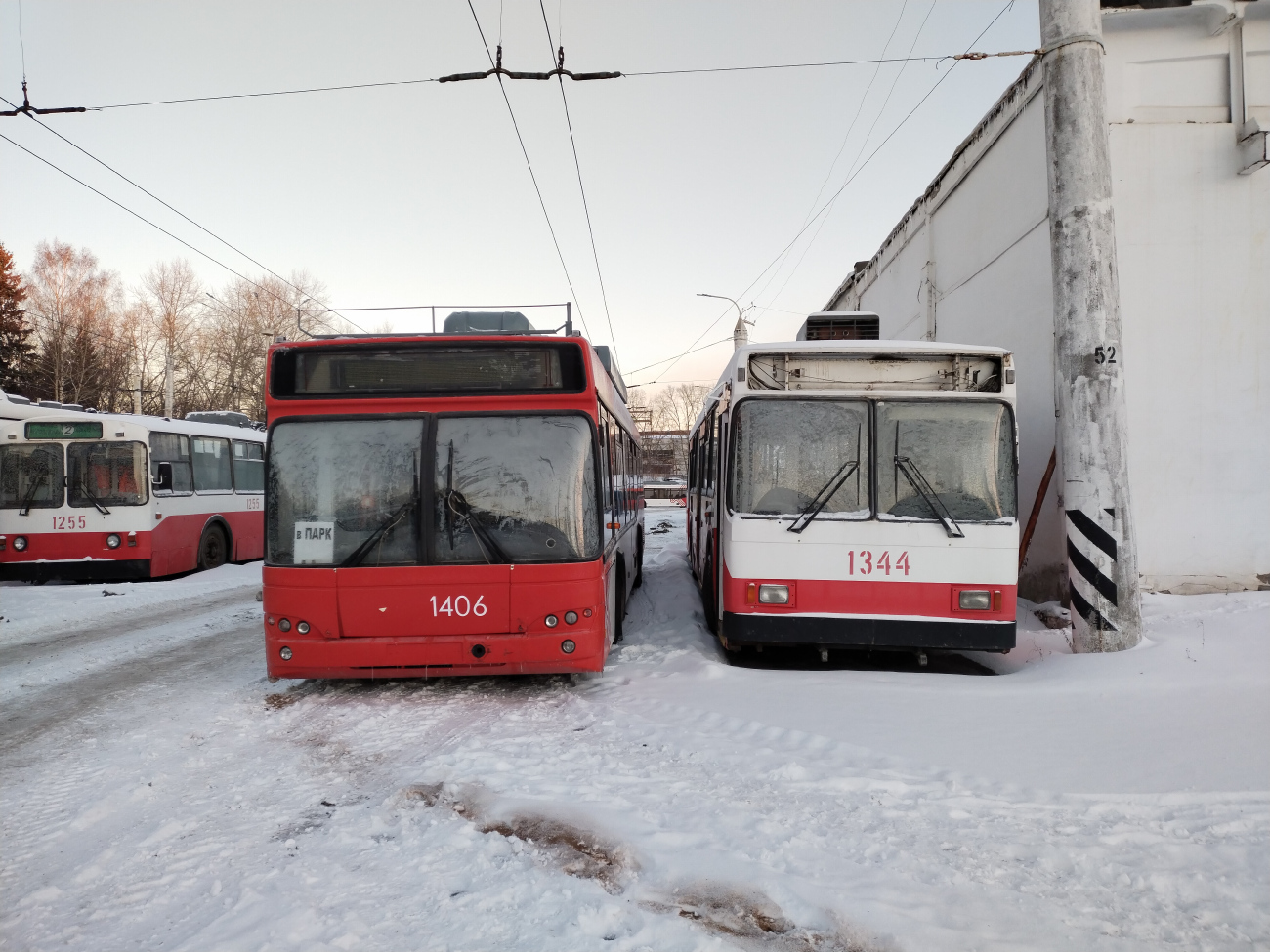 Ижевск, СВАРЗ-МАЗ-6235.00 № 1406; Ижевск, ВМЗ-5298-22 № 1344