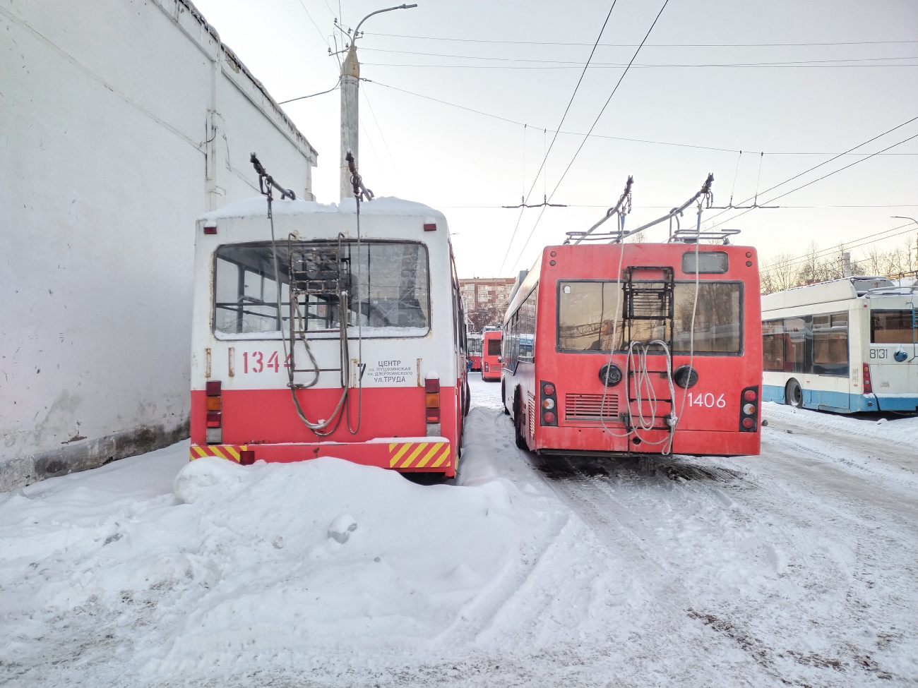 Izsevszk, VMZ-5298-22 — 1344; Izsevszk, SVARZ-MAZ-6235.00 — 1406