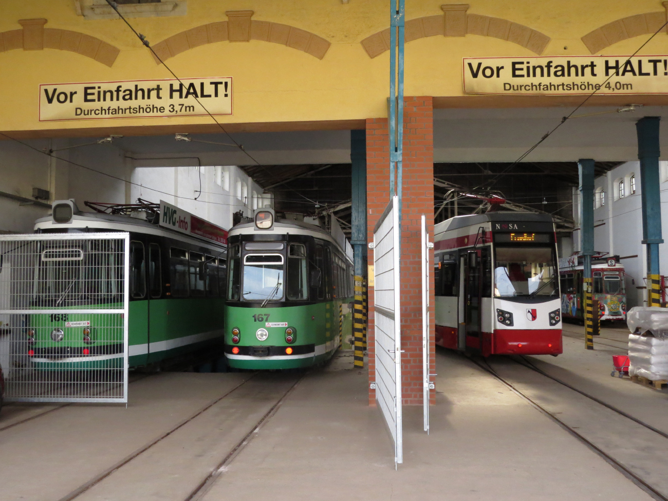 Halberstadt, Esslingen GT4 Br. 168; Halberstadt, Esslingen GT4 Br. 167; Halberstadt, Leoliner Fahrzeug-Bau Leipzig NGTW6H Br. 1