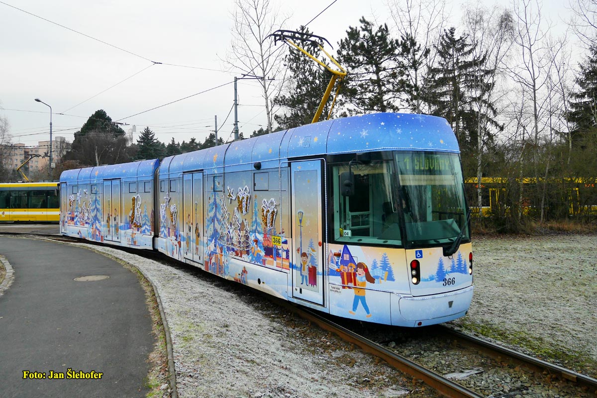 Пльзень, Vario LF2/2 IN № 366; Пльзень — Рождественский трамвай