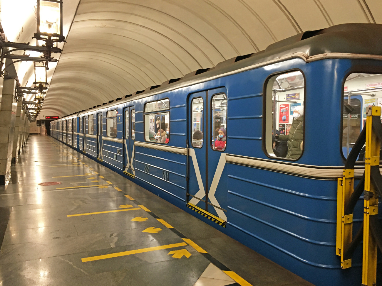 Екатеринбург, 81-714.5 (ЛВЗ/ВМ) № 8244