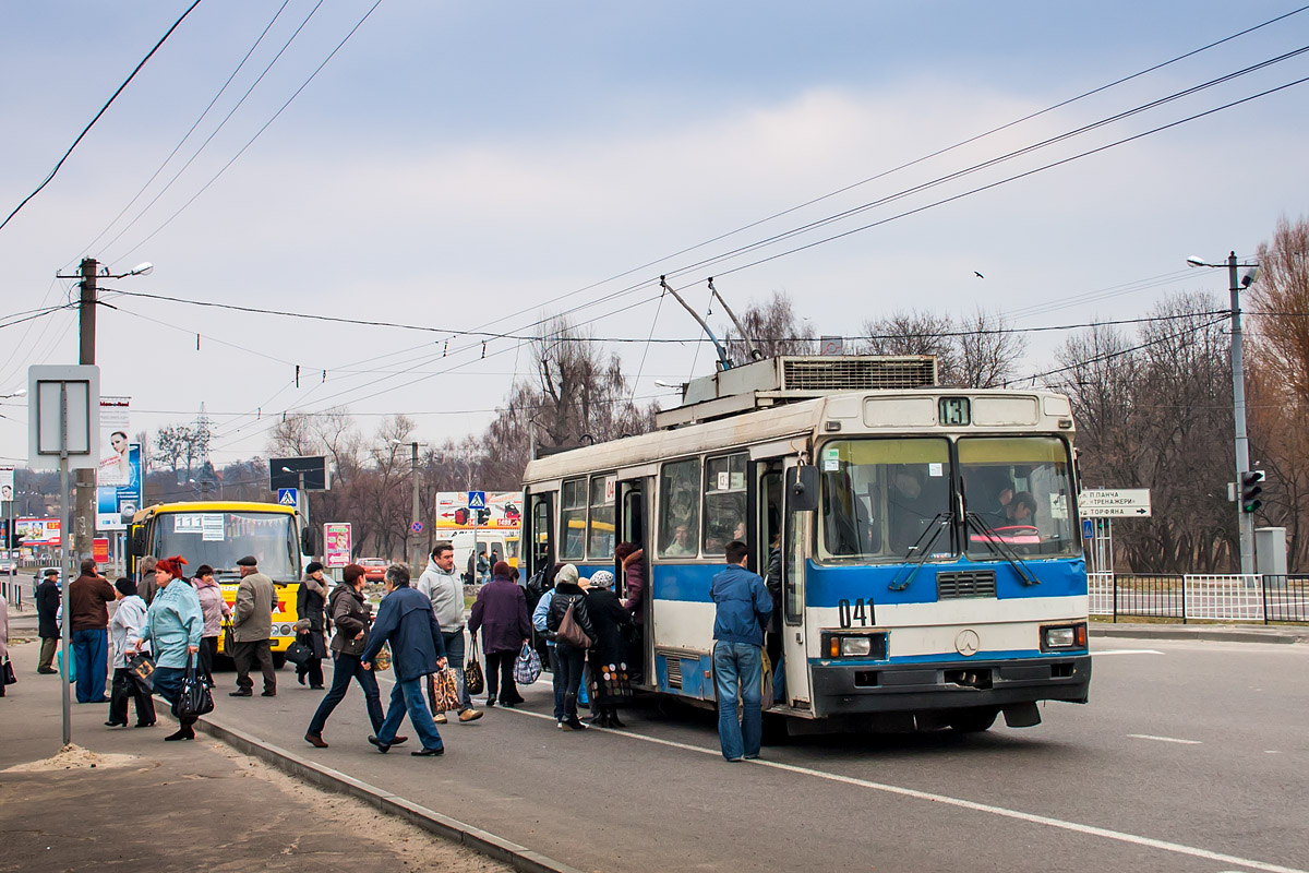Léopol, LAZ-52522 N°. 041