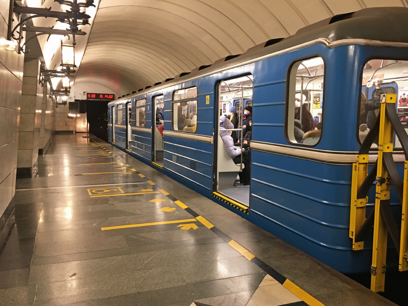 Екатеринбург, 81-717.5 (ЛВЗ/ВМ) № 8925