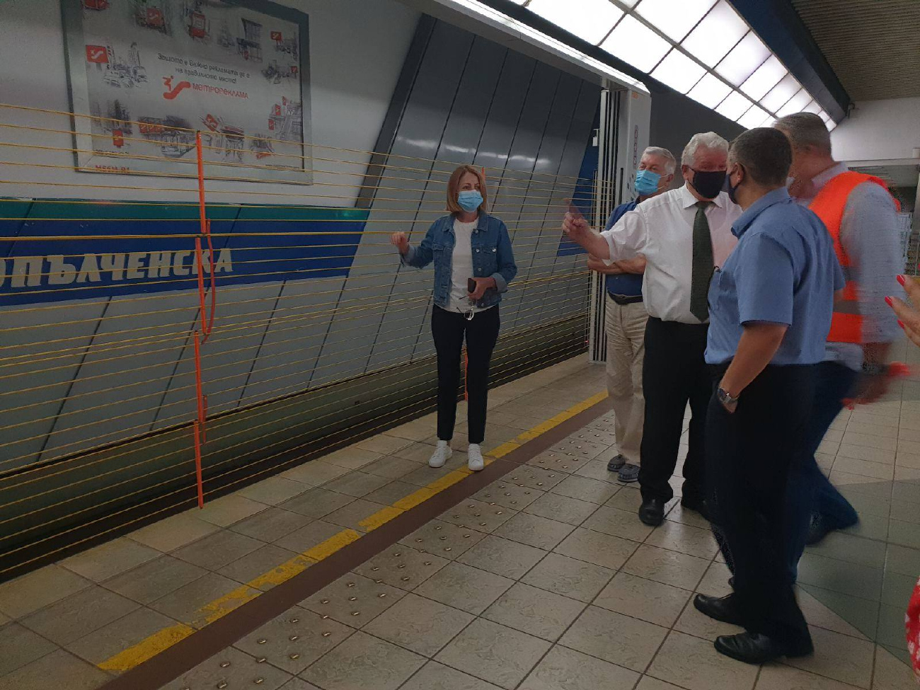 София — Метрополитен — Първи метродиаметър [1] — червена линия; София — Перонни преградни стени и системи за безопасност на пътниците на метростанциите