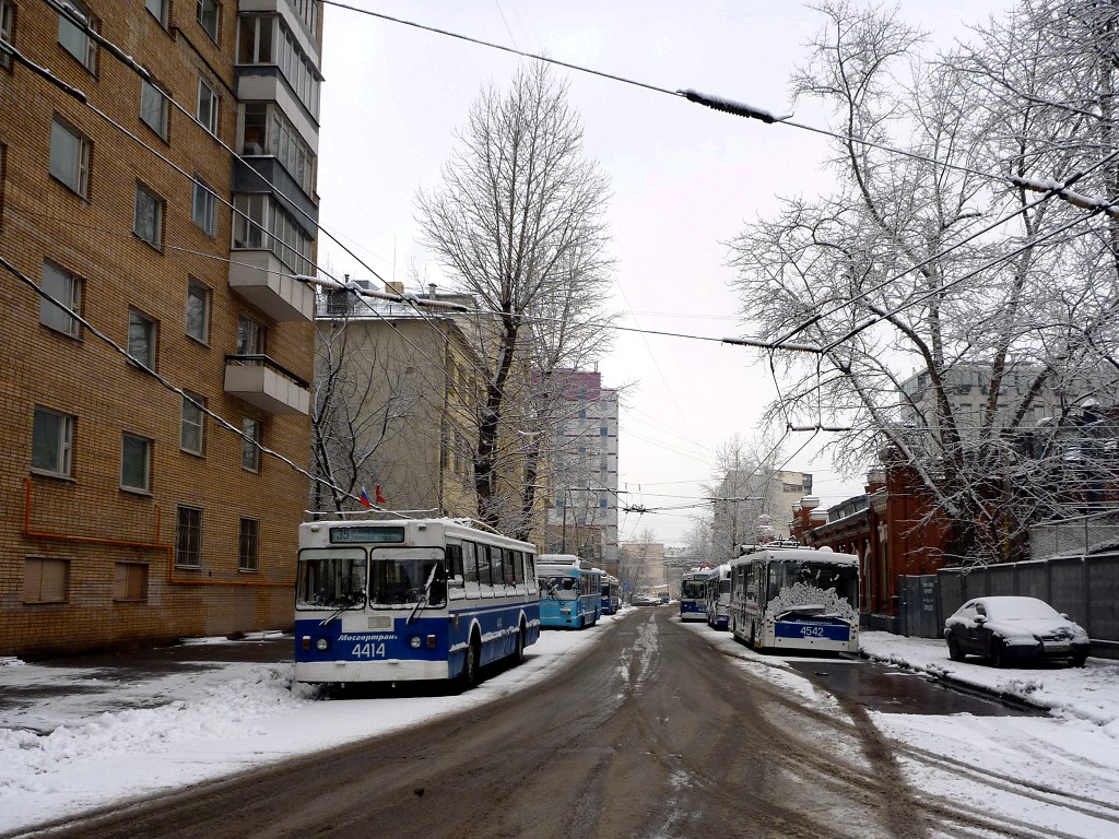Москва, ЗиУ-682ГМ № 4414; Москва, Тролза-5265.00 «Мегаполис» № 4542