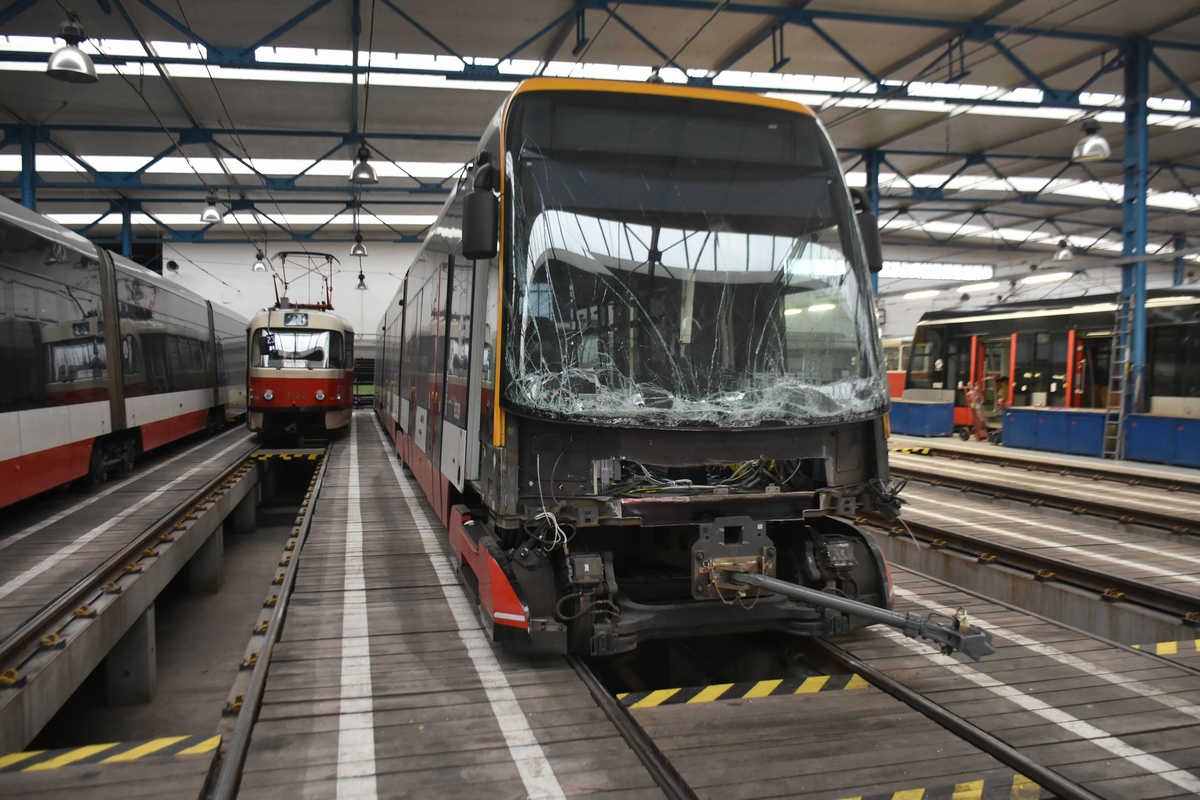 Прага, Škoda 15T4 ForCity Alfa Praha № 9339