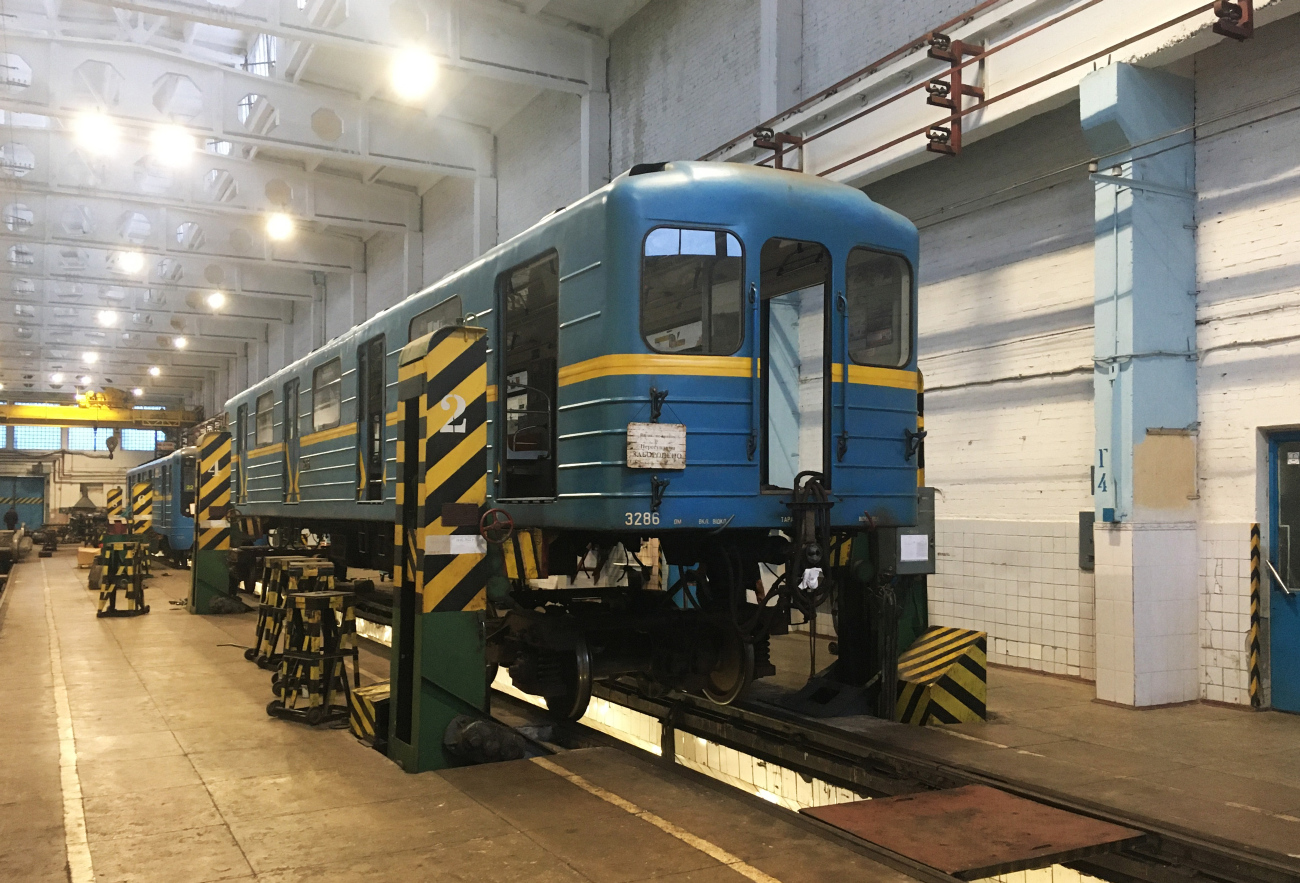 Kijev, E-KM-Pm (81-7081) Br. 3286