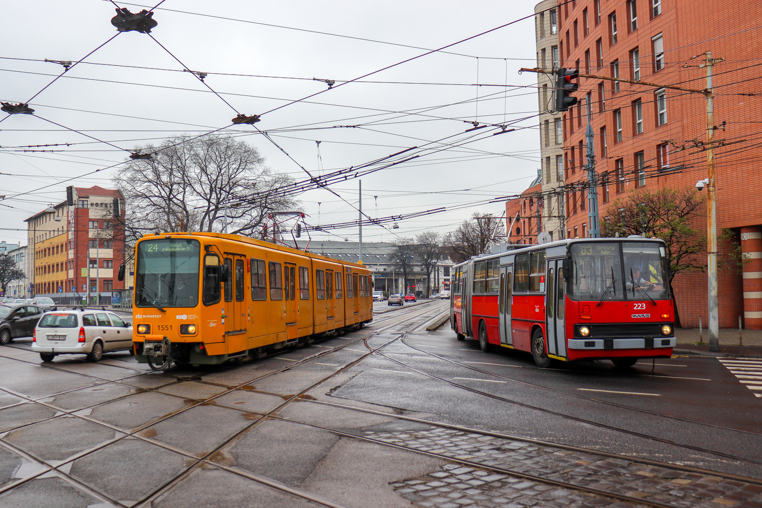 Будапешт, Duewag TW6000 № 1551; Будапешт, Ikarus 280.94 № 223