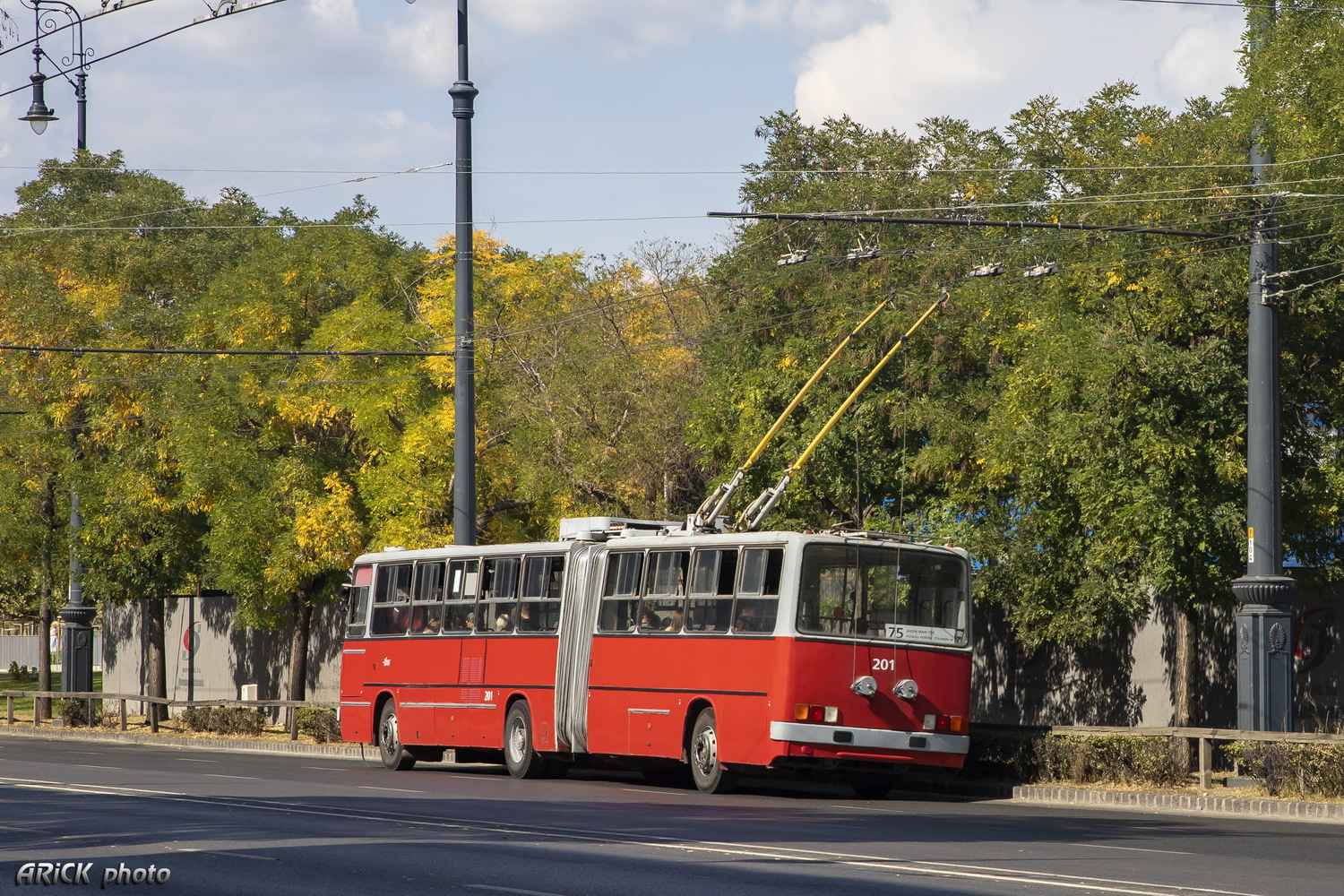 Будапешт, Ikarus 280.94 № 201