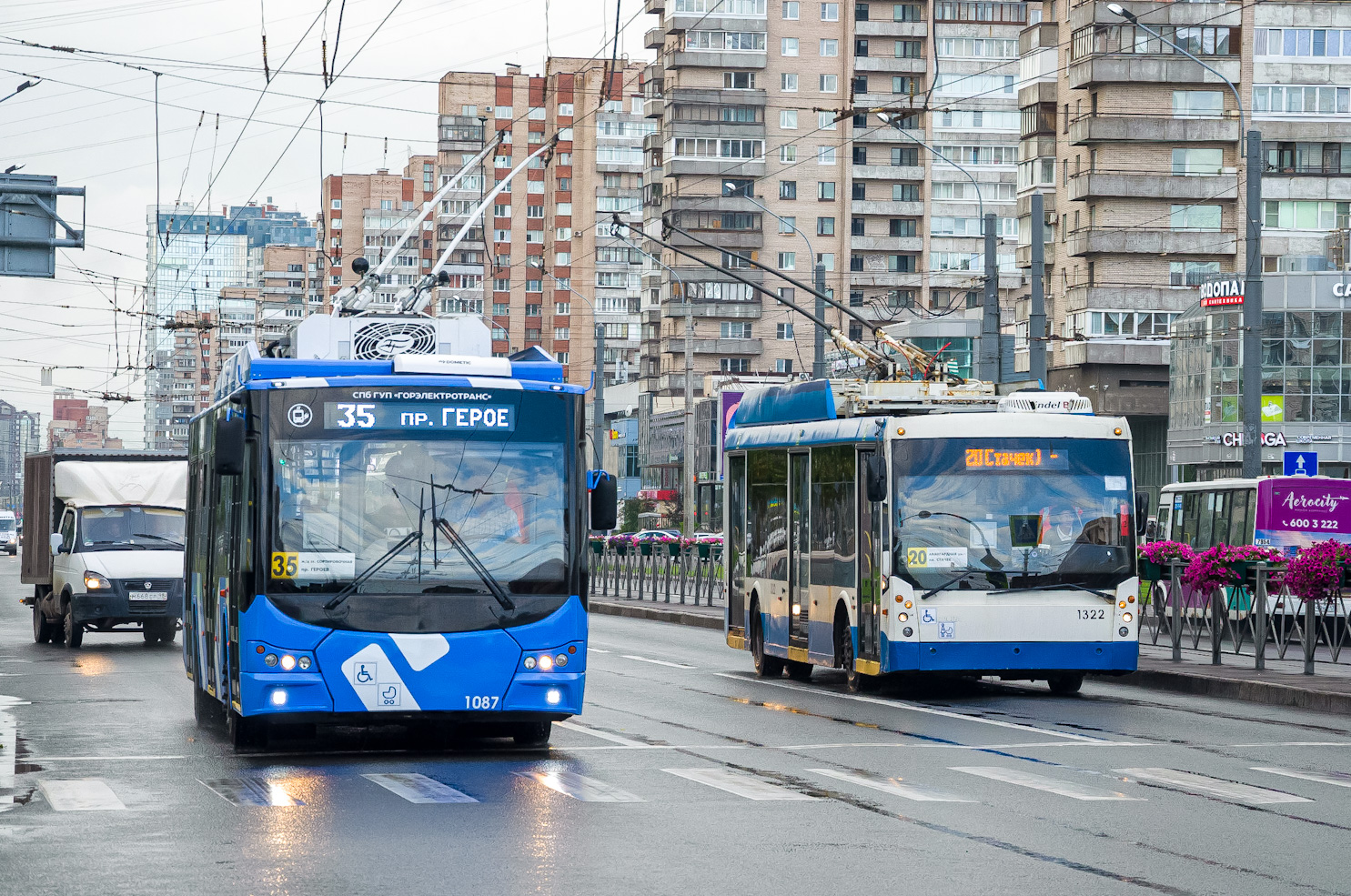 Szentpétervár, VMZ-5298.01 “Avangard” — 1087; Szentpétervár, Trolza-5265.00 “Megapolis” — 1322