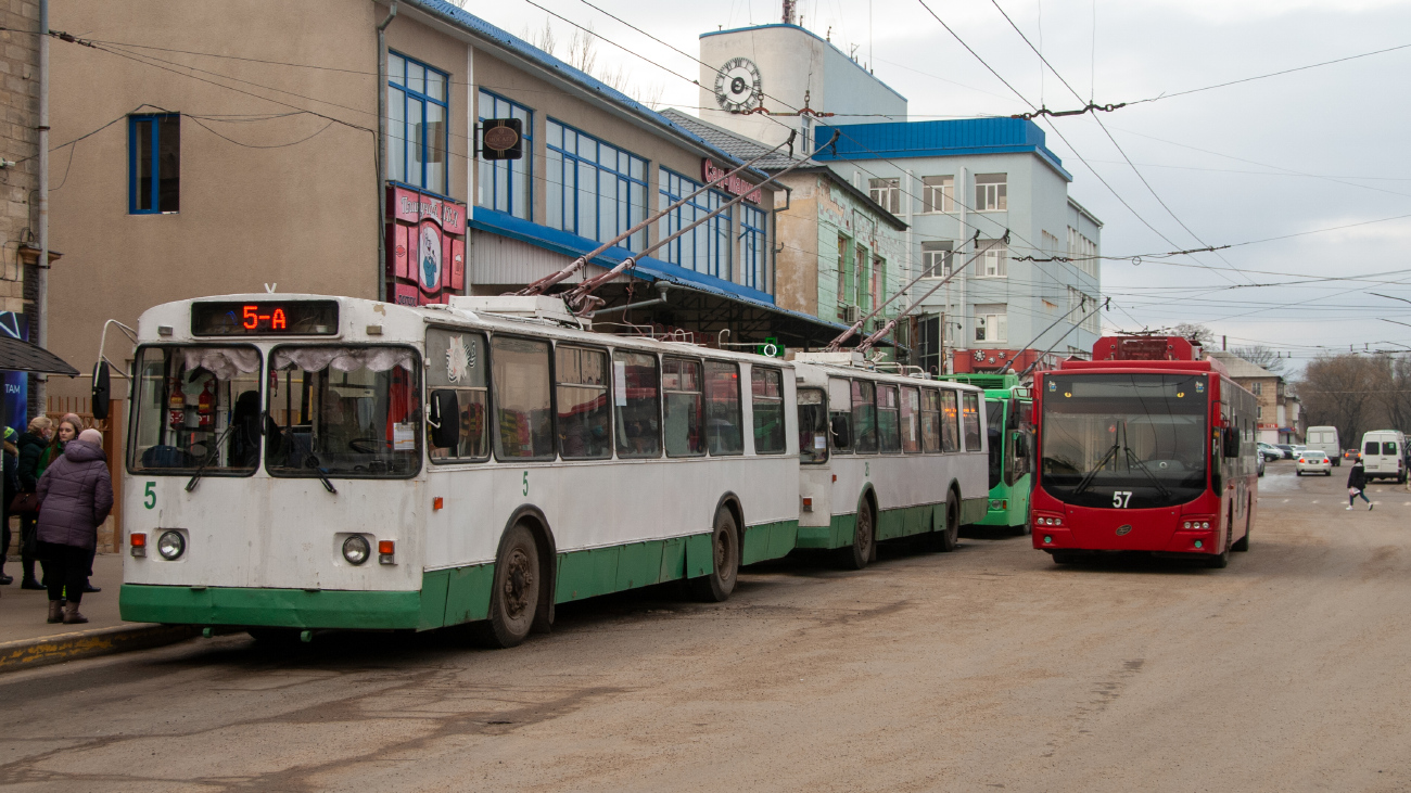 Бендеры, ЗиУ-682Г [Г00] № 5; Бендеры, ВМЗ-5298.01 «Авангард» № 57