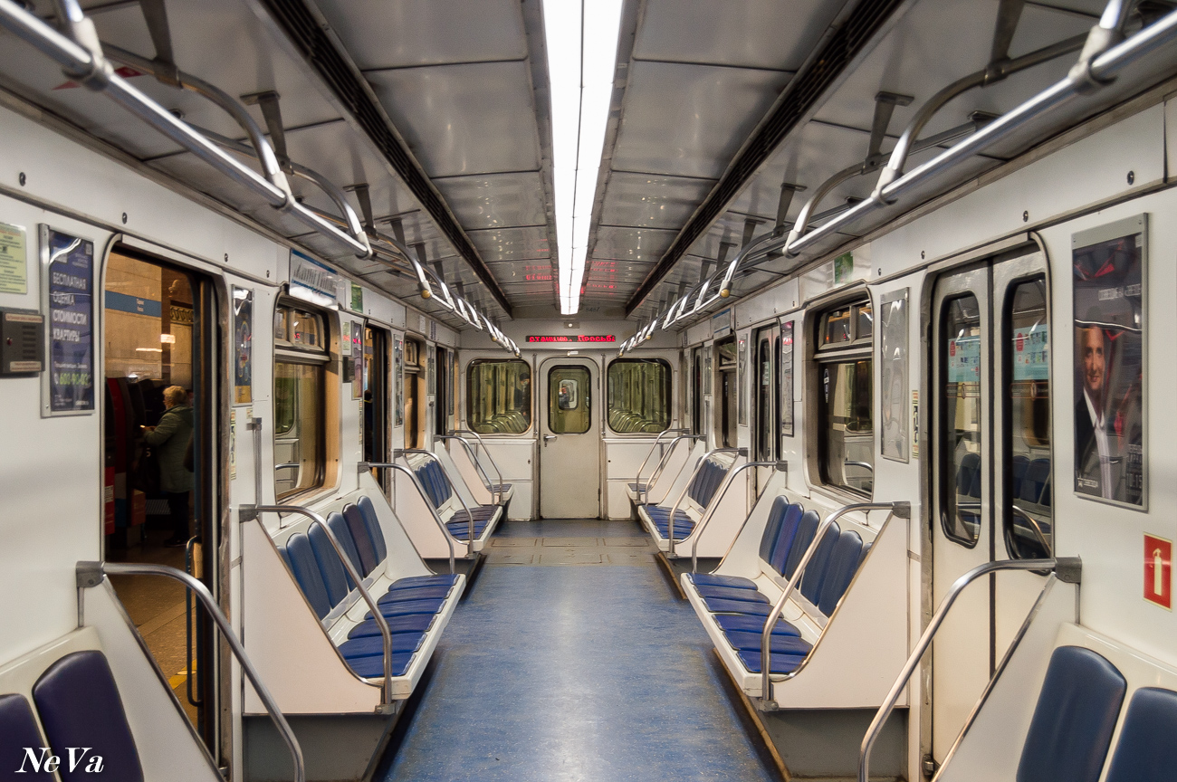 Санкт-Петербург, 81-717 (ЛВЗ) № 8487