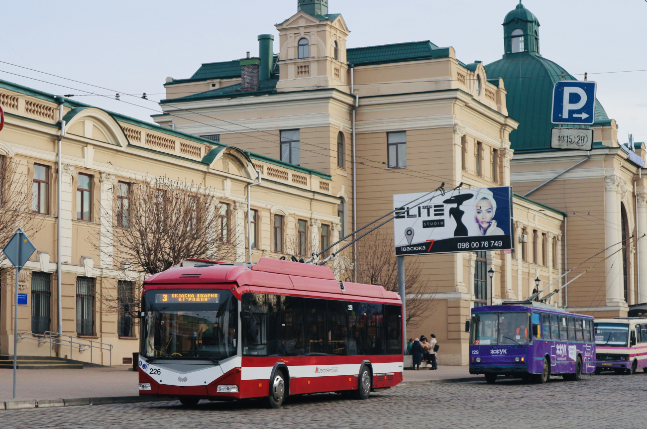Ивано-Франковск, БКМ 321 № 226; Ивано-Франковск, Škoda 14Tr02 № 128