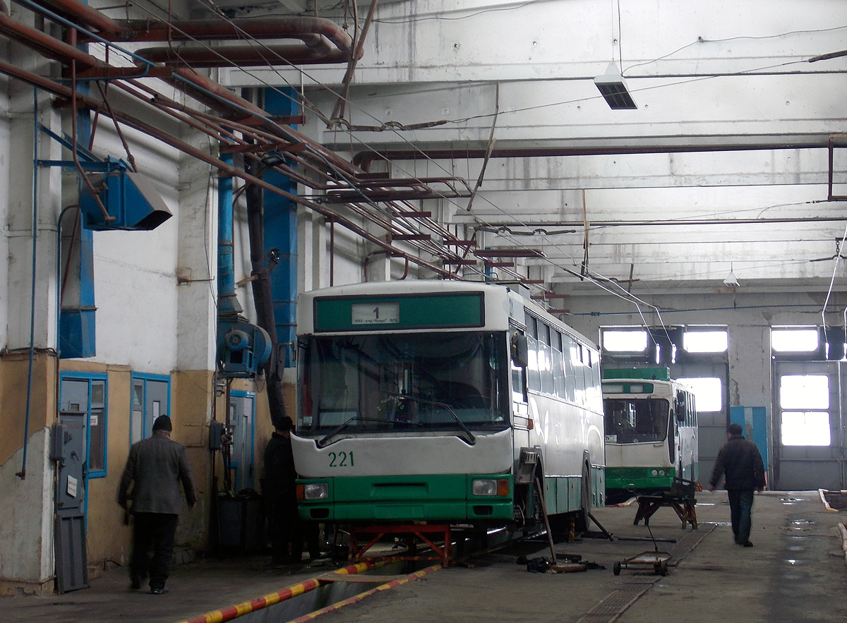 Loutsk, MPK/Jelcz 120MT N°. 221