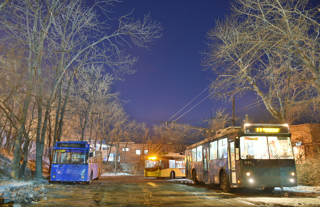 Владивосток, ЗиУ-682Г-016.02 № 246; Владивосток, ЗиУ-682Г-016.02 № 249; Владивосток — Разные фотографии Владивосток, ЗиУ-682Г-016.02 № 246; Владивосток, ЗиУ-682Г-016.02 № 249; Владивосток — Разные фотографии