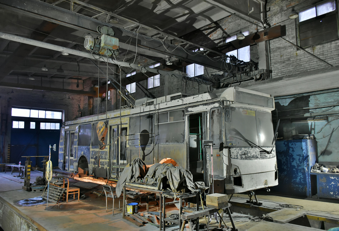 Владивосток, ЗиУ-682Г-016.02 № 250; Владивосток — Текущие ремонты и основные узлы троллейбусов