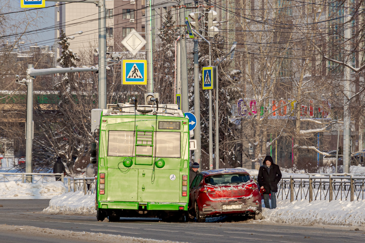 Казань, Тролза-5275.03 «Оптима» № 2339; Казань — ДТП и прочие происшествия с электротранспортом