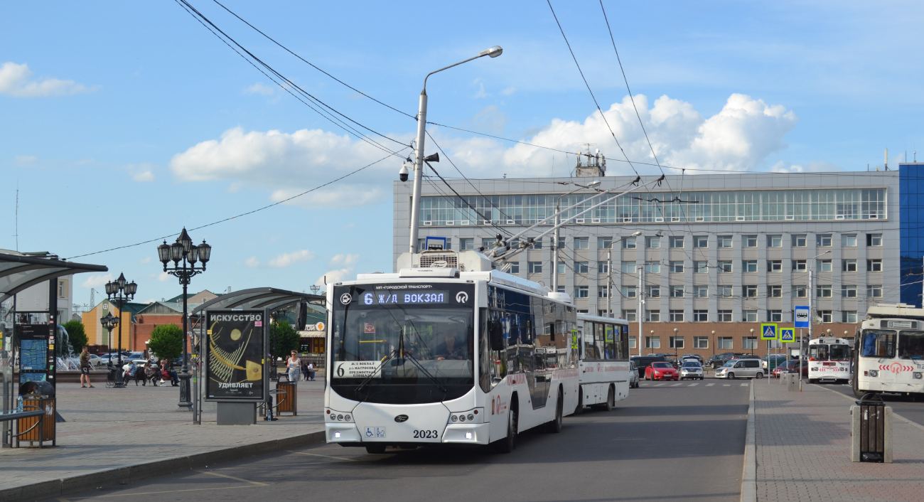 Красноярск, ВМЗ-5298.01 «Авангард» № 2023; Красноярск, ЗиУ-682 КР Иваново № 1126