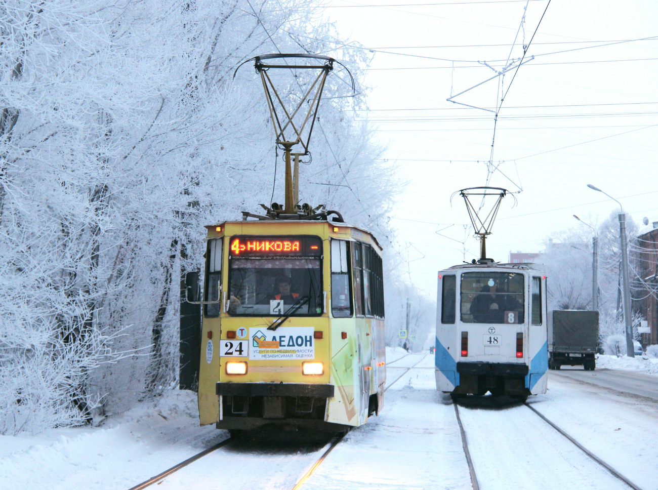 Омск, 71-605ЭП № 24; Омск, 71-608КМ № 48 Омск, 71-605ЭП № 24; Омск, 71-608КМ № 48