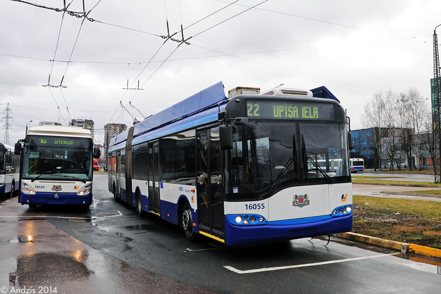 Рига, Škoda 24Tr Irisbus Citelis № 18034; Рига, Solaris Trollino II 18 Ganz № 16055