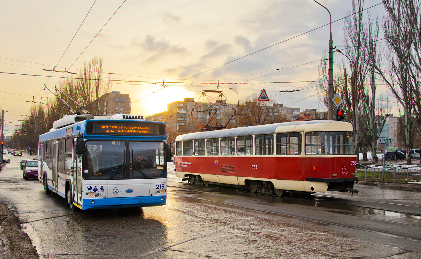 Мариуполь, Дніпро Т103 № 216; Мариуполь, Tatra T3SUCS № 753 Мариуполь, Дніпро Т103 № 216; Мариуполь, Tatra T3SUCS № 753