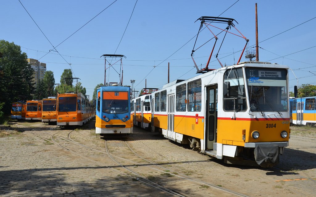Софія, Т8М-500 F № 507; Софія, Tatra T6A2B № 3004; Софія — Трамвайное депо: [3] Банишора