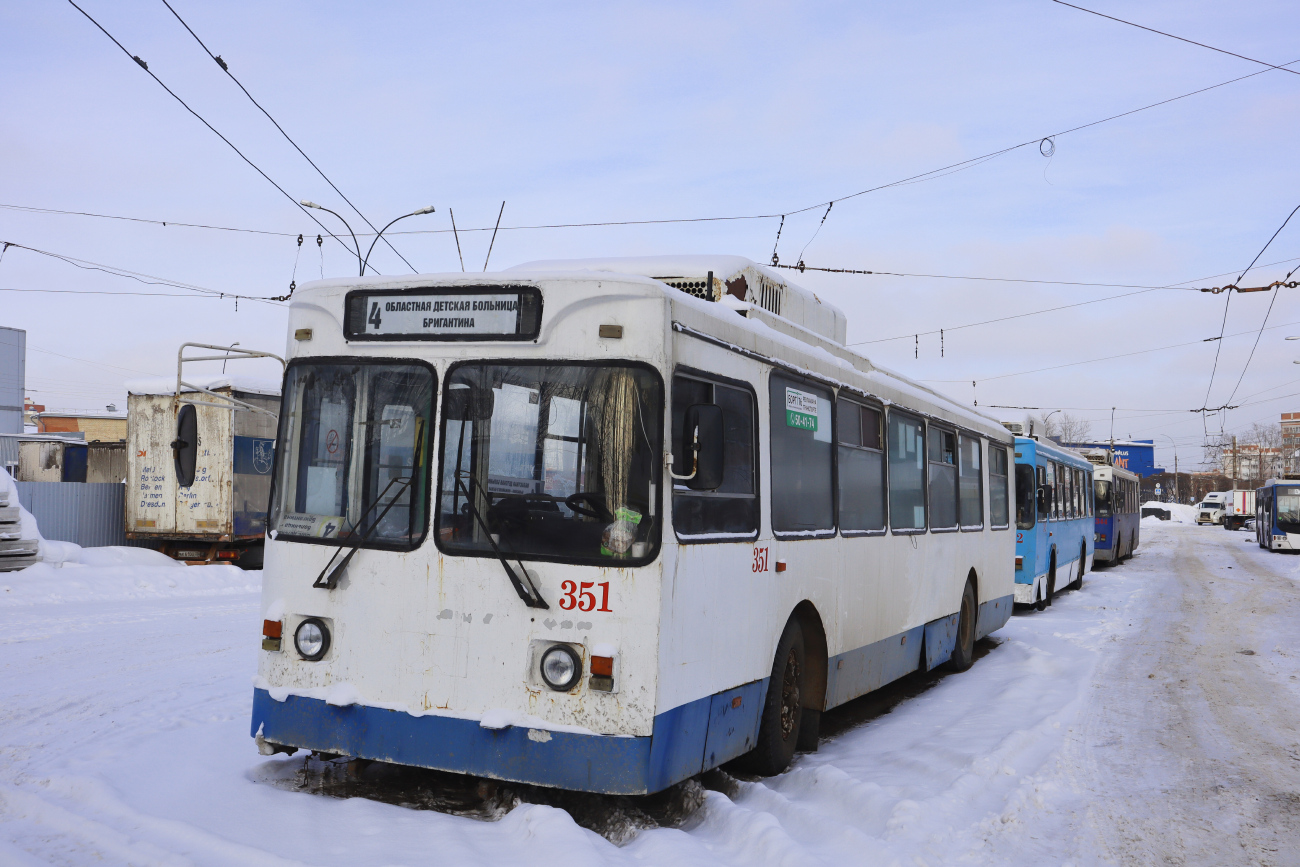 Вологда, ЗиУ-682ГМ1 (с широкой передней дверью) № 351