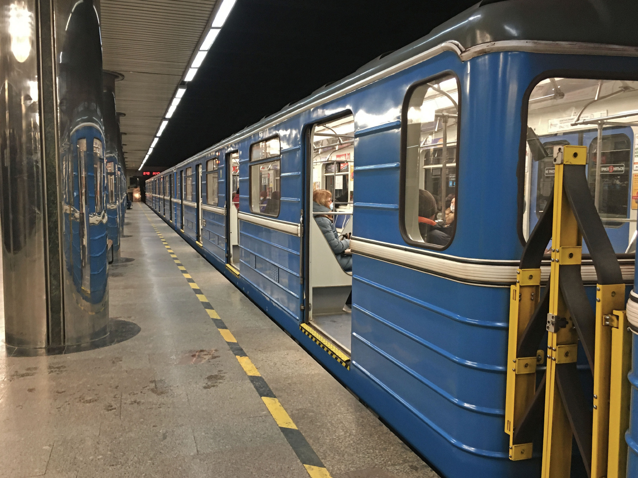 Екатеринбург, 81-714.5 (ЛВЗ/ВМ) № 8267