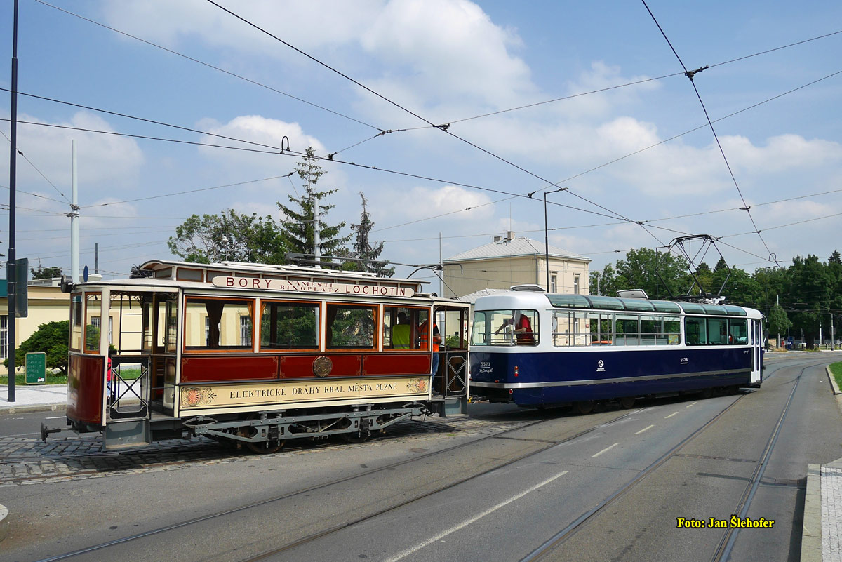 Прага, Двухосный моторный Křižík № 18; Прага, Tatra T3R.P № 5573