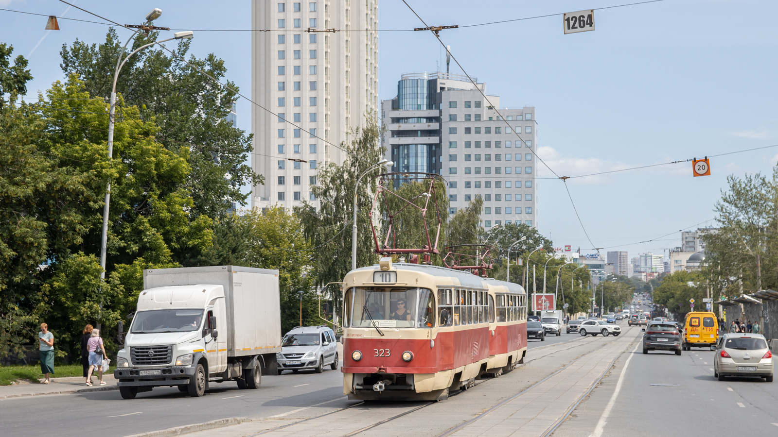 Jekatyerinburg, Tatra T3SU — 323