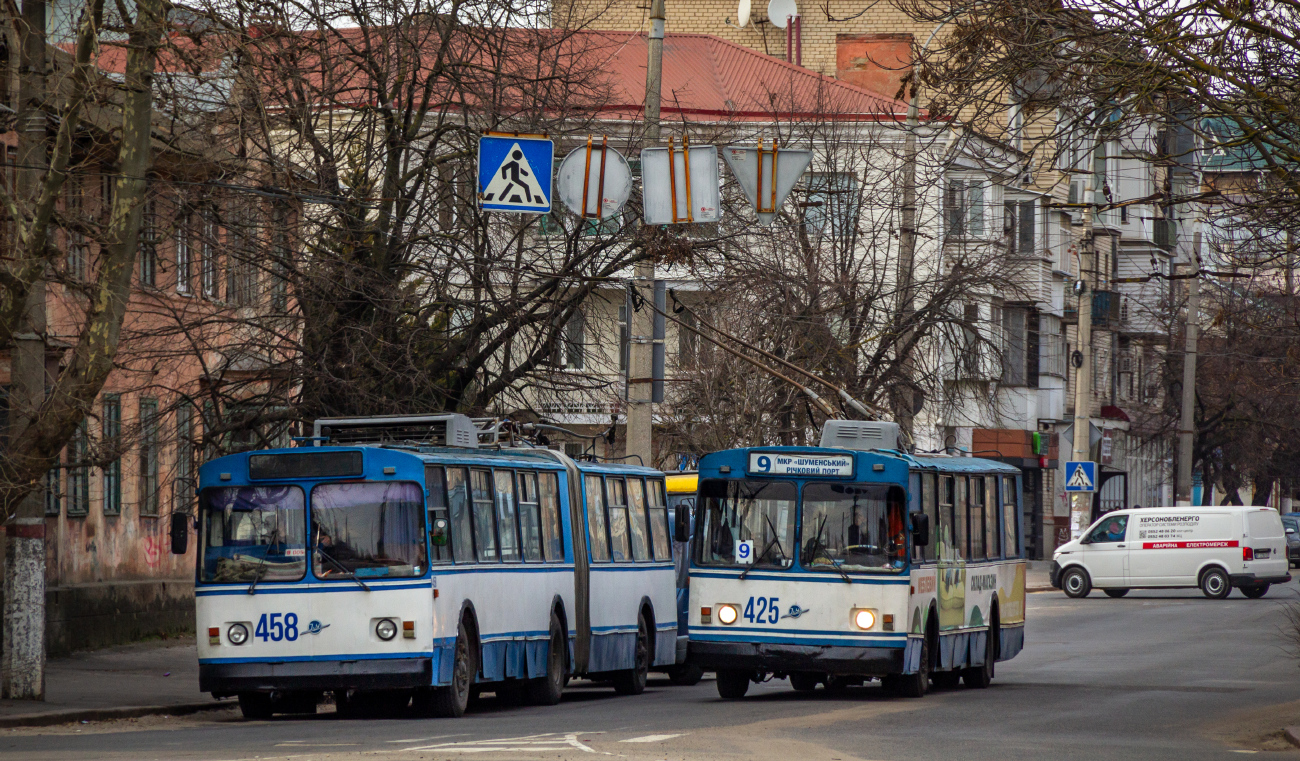 Херсон, ЗиУ-682Г [Г00] № 425; Херсон, ЗиУ-683В01 № 458