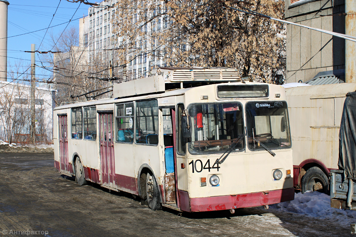 Челябинск, ЗиУ-682Г [Г00] № 1044
